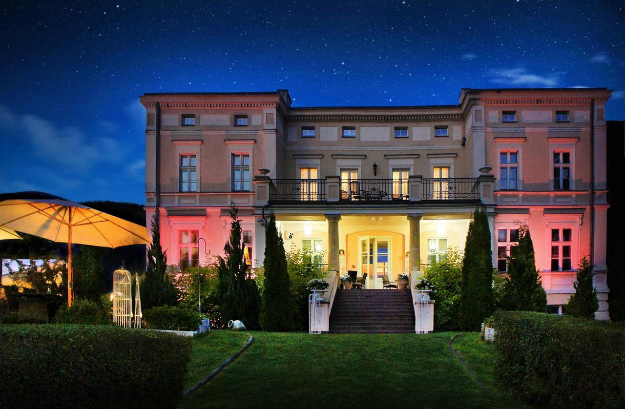 Palac Bialokosz Hotel Exterior photo